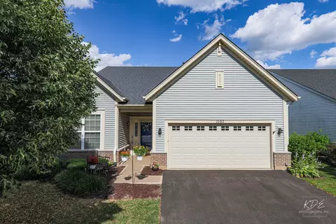 1157 Drury Ln, Aurora, IL 60502
