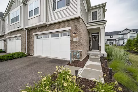 3 S490 Barkley Ave, Warrenville, IL 60555