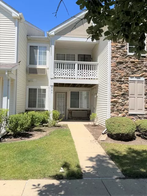 805 Silverstone Dr #805, Carpentersville, IL 60110