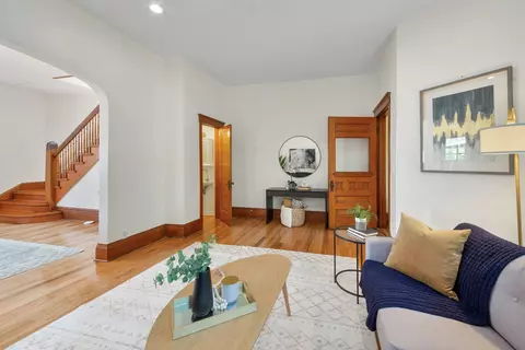 5430 N Winthrop Ave, Chicago, IL 60640 photo 9