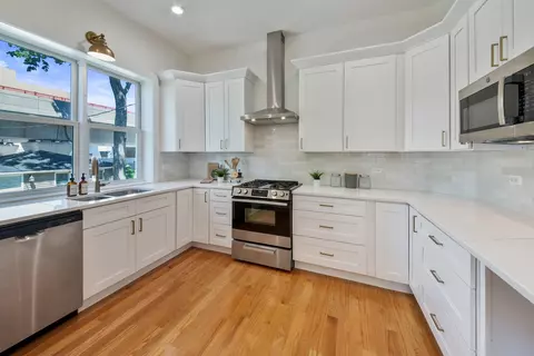 5430 N Winthrop Ave, Chicago, IL 60640 photo 17