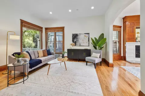 5430 N Winthrop Ave, Chicago, IL 60640 photo 10