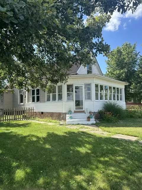 209 S Main St, Ellsworth, IL 61737