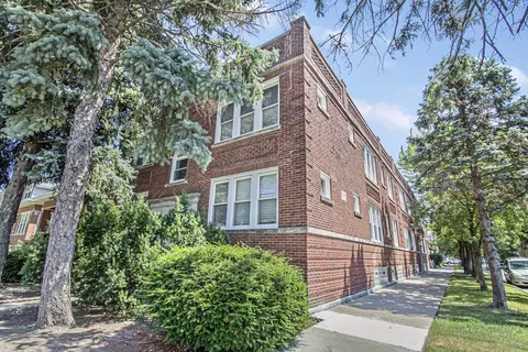 5057 W Roscoe St #1, Chicago, IL 60641