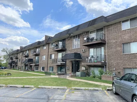 215 S Hale St #7B, Addison, IL 60101