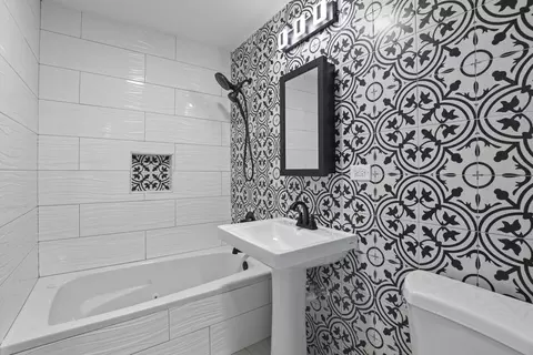 Bath - 1106 Davis Ave, Deerfield, IL 60015 photo 2 of 3