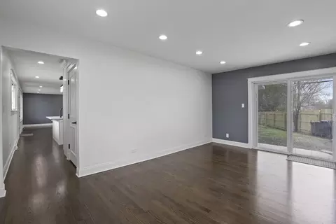 Living - 1106 Davis Ave, Deerfield, IL 60015 photo 5 of 9