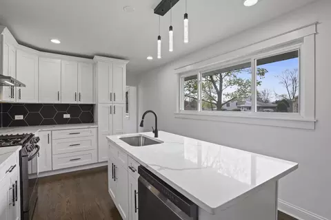 Kitchen - 1106 Davis Ave, Deerfield, IL 60015 photo 1 of 4