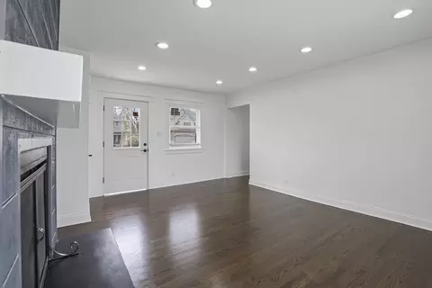 Living - 1106 Davis Ave, Deerfield, IL 60015 photo 8 of 9