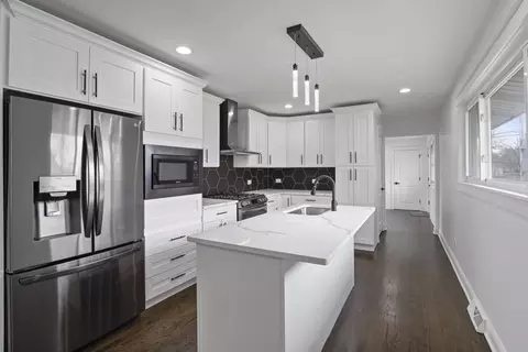 Kitchen - 1106 Davis Ave, Deerfield, IL 60015 photo 2 of 4