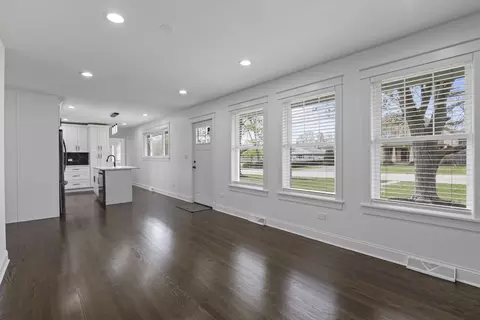 Living - 1106 Davis Ave, Deerfield, IL 60015 photo 4 of 9