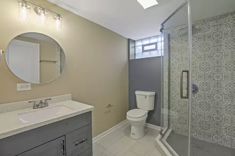 Bath - 1106 Davis Ave, Deerfield, IL 60015 photo 3 of 3
