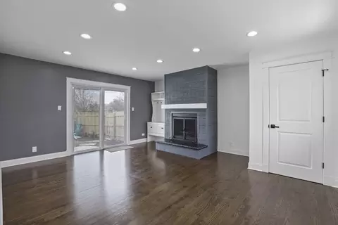 Living - 1106 Davis Ave, Deerfield, IL 60015 photo 6 of 9