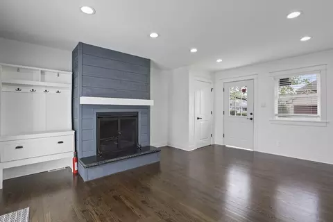 Living - 1106 Davis Ave, Deerfield, IL 60015 photo 7 of 9