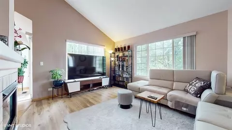 Living - 1725 Sienna Ct, Wheeling, IL 60090 photo 2 of 4