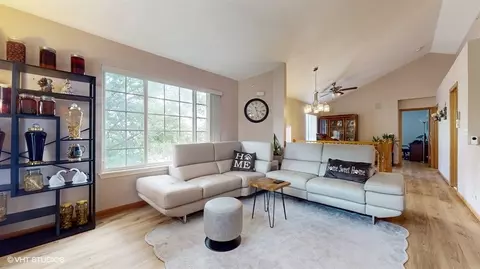 Living - 1725 Sienna Ct, Wheeling, IL 60090 photo 3 of 4