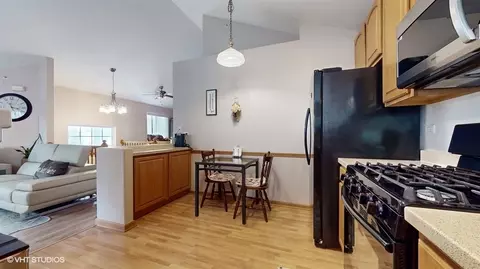Kitchen - 1725 Sienna Ct, Wheeling, IL 60090 photo 1 of 3