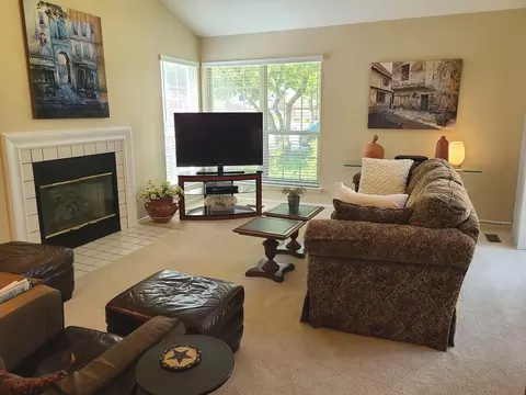 Living - 1607 Camberley Ct #1, Bartlett, IL 60103 photo 1 of 2