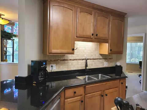 Kitchen - 1607 Camberley Ct #1, Bartlett, IL 60103 photo 4 of 4