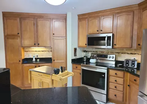 Kitchen - 1607 Camberley Ct #1, Bartlett, IL 60103 photo 1 of 4