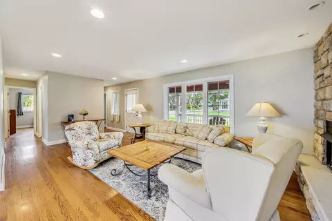 115 E North St, Itasca, IL 60143 photo 3