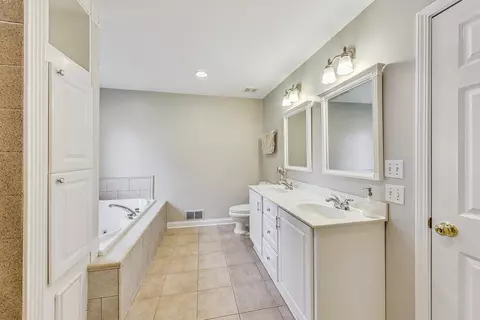 115 E North St, Itasca, IL 60143 photo 17