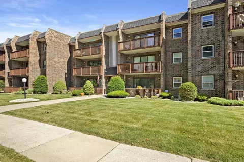 3710 215th St #203, Matteson, IL 60443