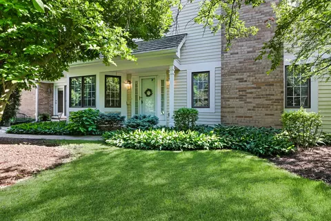 806 Braeman Ct #806, Libertyville, IL 60048