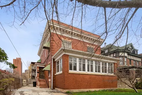 940 W Castlewood Ter, Chicago, IL 60640