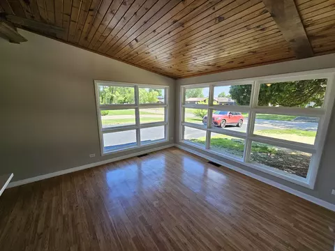 708 Nancy Ln, Mchenry, IL 60050 photo 9