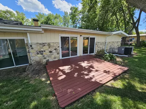 708 Nancy Ln, Mchenry, IL 60050 photo 4