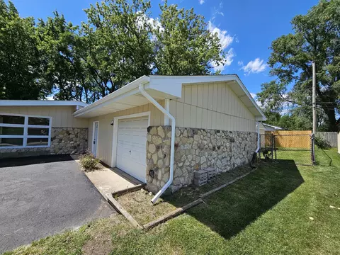 708 Nancy Ln, Mchenry, IL 60050 photo 8