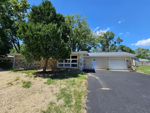 708 Nancy Ln, Mchenry, IL 60050 photo 2