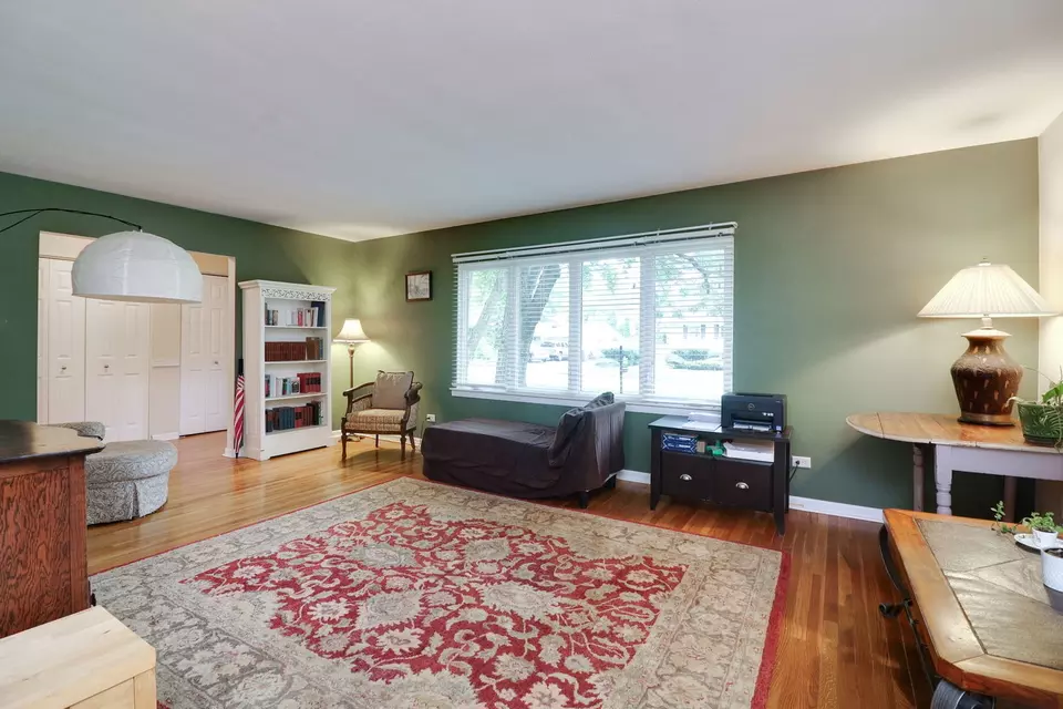  655 Melody Ln, Naperville, IL 60540 photo 3