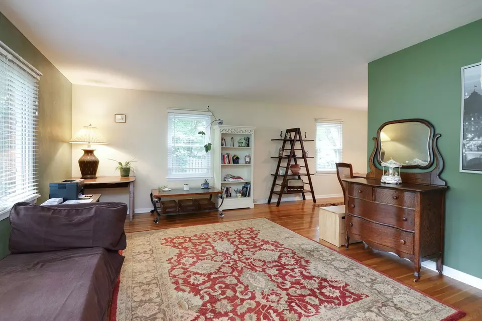  655 Melody Ln, Naperville, IL 60540 photo 2