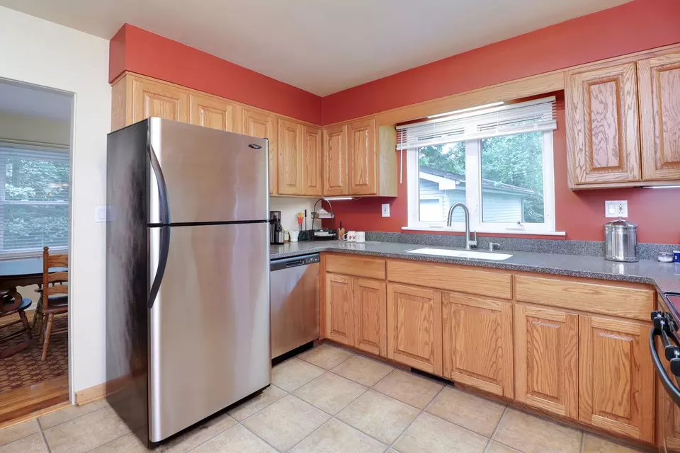  655 Melody Ln, Naperville, IL 60540 photo 5