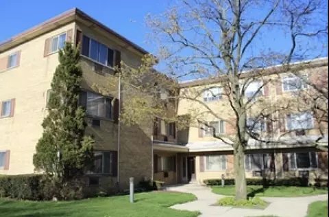 9207 Skokie Blvd #206, Skokie, IL 60077