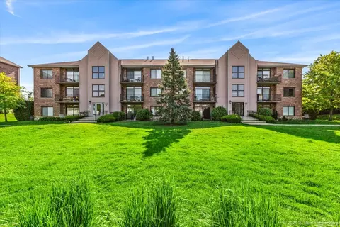 11019 Deblin Ln #2D, Oak Lawn, IL 60453