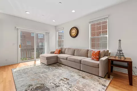 Living - 220 River Front Dr, Mount Prospect, IL 60056 photo 2 of 3