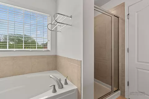 Bath - 220 River Front Dr, Mount Prospect, IL 60056 photo 3 of 5