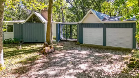 10213 Fairway Ln, Woodstock, IL 60098