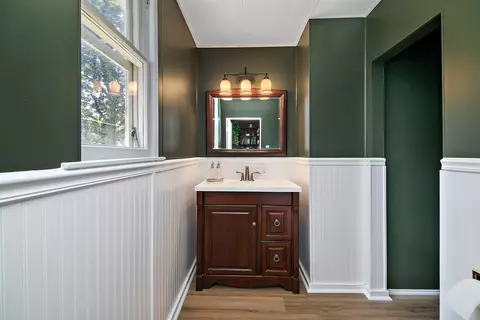 Bath - 981 S 3rd Ave, Kankakee, IL 60901 photo 2 of 2