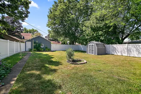 Exterior - 981 S 3rd Ave, Kankakee, IL 60901 photo 4 of 6