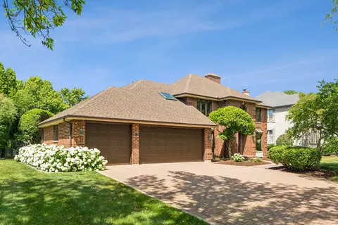 172 Saddle Brook Dr, Oak Brook, IL 60523