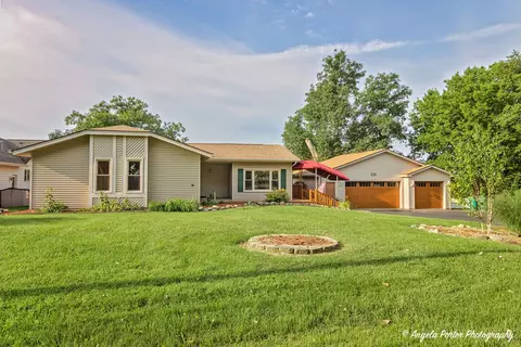 1011 Fortress Dr, Mchenry, IL 60050