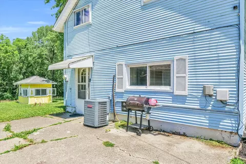 Exterior - 103 W Center St, Catlin, IL 61817 photo 4 of 7