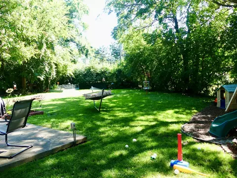 Exterior - 525 Lincoln Dr, Hoffman Estates, IL 60169 photo 2 of 7