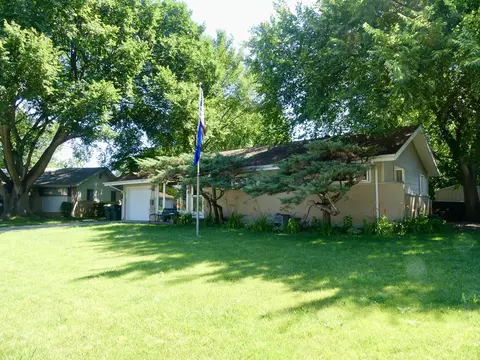 Exterior - 525 Lincoln Dr, Hoffman Estates, IL 60169 photo 7 of 7