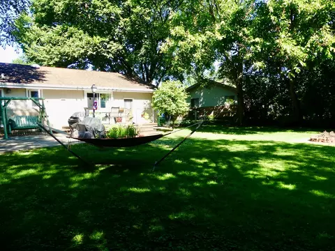 Exterior - 525 Lincoln Dr, Hoffman Estates, IL 60169 photo 5 of 7