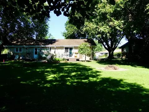 Exterior - 525 Lincoln Dr, Hoffman Estates, IL 60169 photo 6 of 7